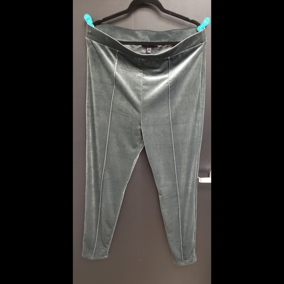 Plus Size Velvet Tights - Picture 4 of 4